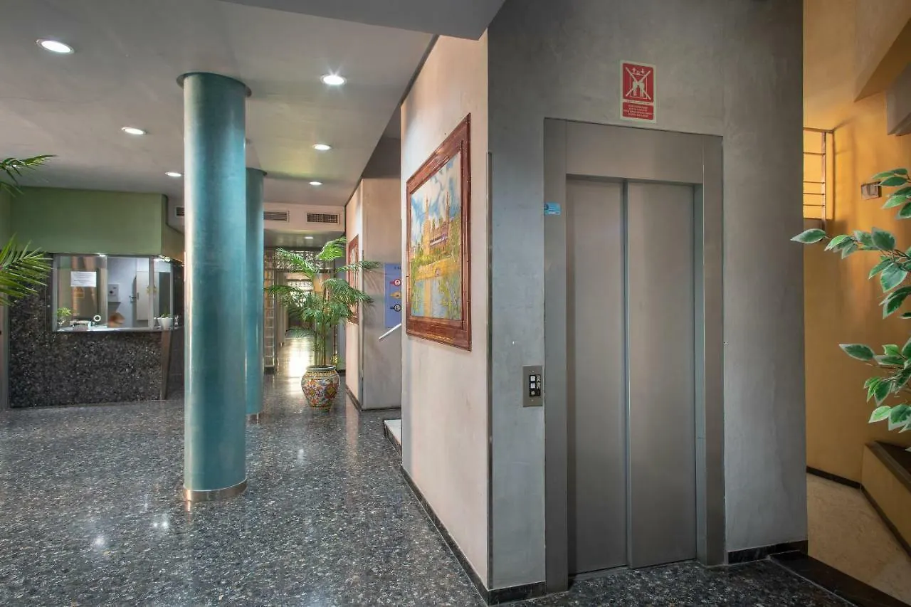 Affittacamere Residencia Sagrado Corazon Hotel Siviglia